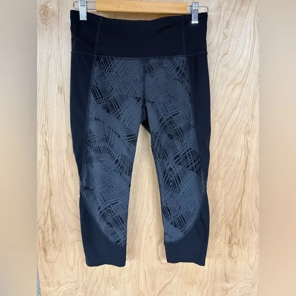 Athleta Palm Saturation Black Grey Capri Leggings Pants Medium - Picture 2 of 6